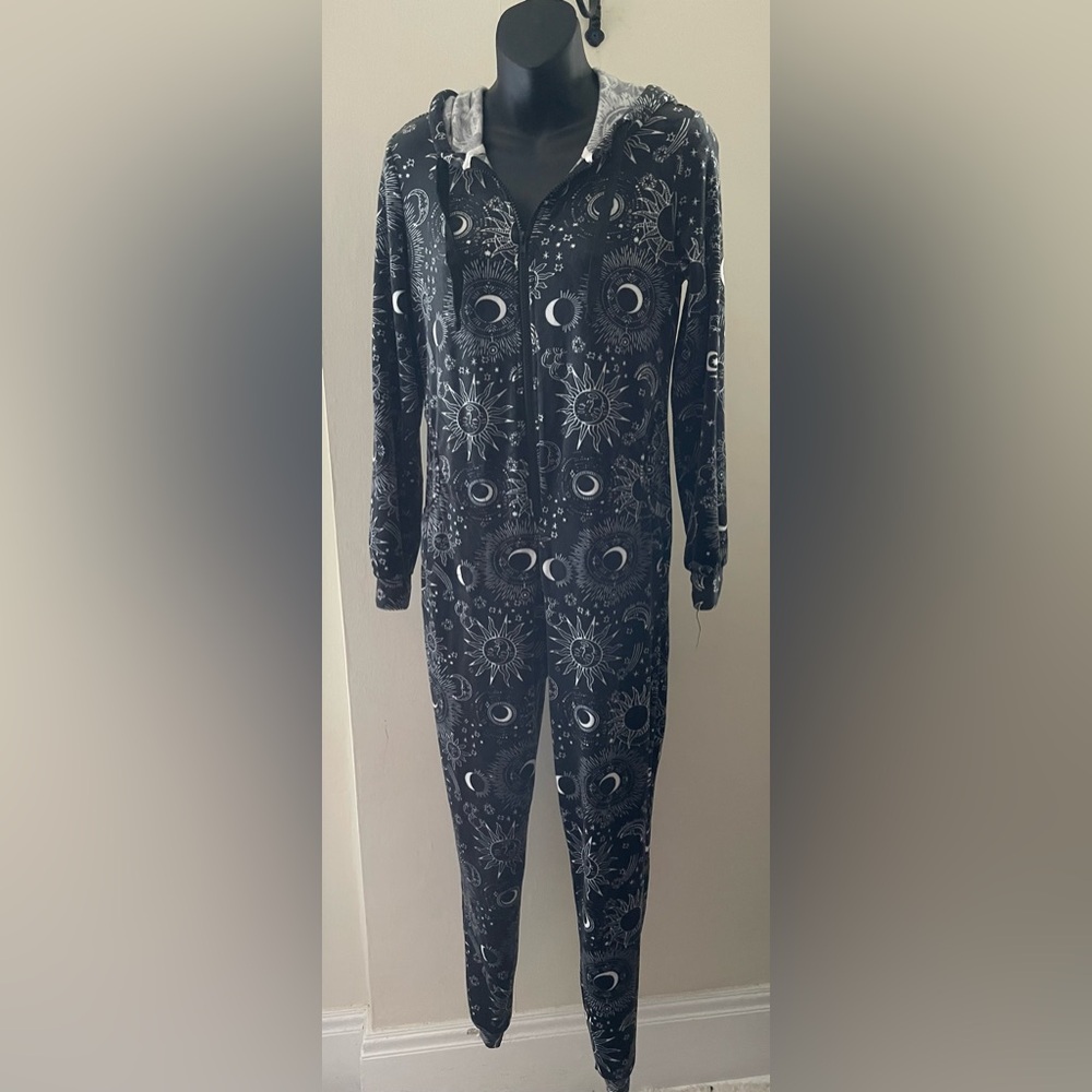 Weekend Edition Black & White Celestial Print Hooded Onesie Size Small